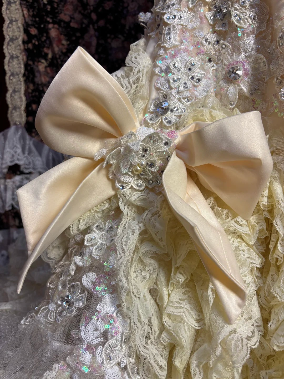 Luxurious Strapless A-Line Evening Dresses Bows Beaded Rhinestone Applique Lace Prom Dress AP2536