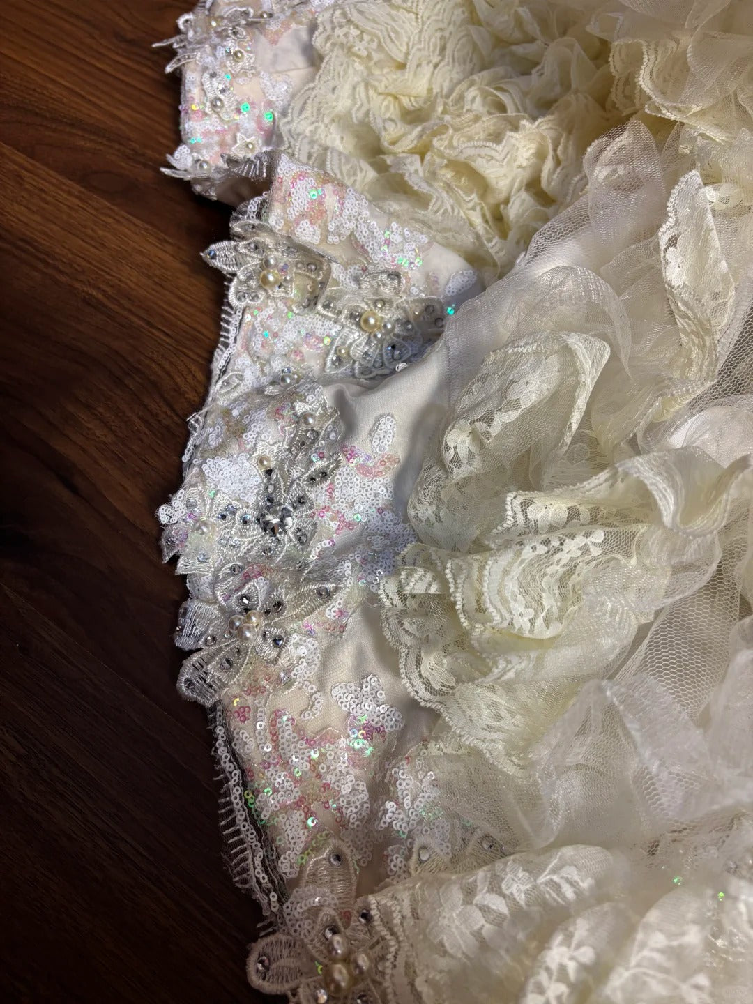 Luxurious Strapless A-Line Evening Dresses Bows Beaded Rhinestone Applique Lace Prom Dress AP2536