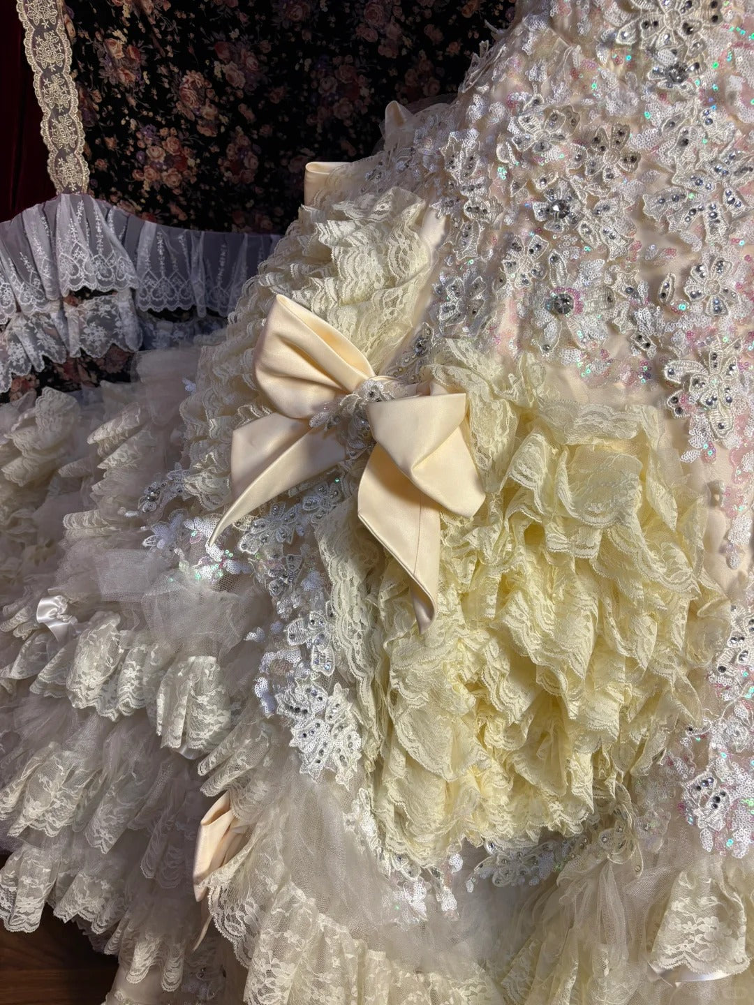 Luxurious Strapless A-Line Evening Dresses Bows Beaded Rhinestone Applique Lace Prom Dress AP2536