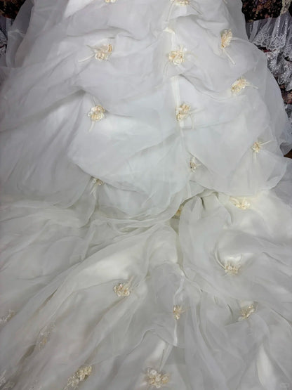 Graceful A-Line Strapless Applique Bridal Gowns Beaded Sequins Handmade Flowers Wedding Dress AP2539