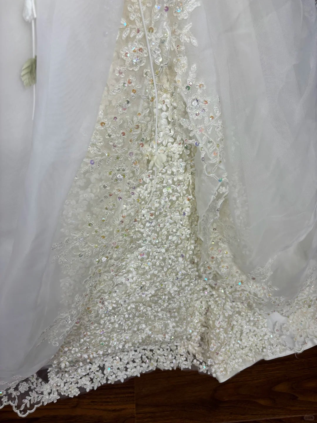 Graceful A-Line Strapless Applique Bridal Gowns Beaded Sequins Handmade Flowers Wedding Dress AP2539