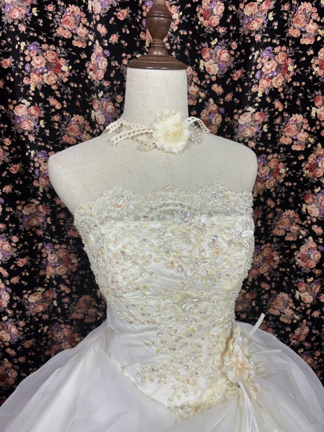 Graceful A-Line Strapless Applique Bridal Gowns Beaded Sequins Handmade Flowers Wedding Dress AP2539