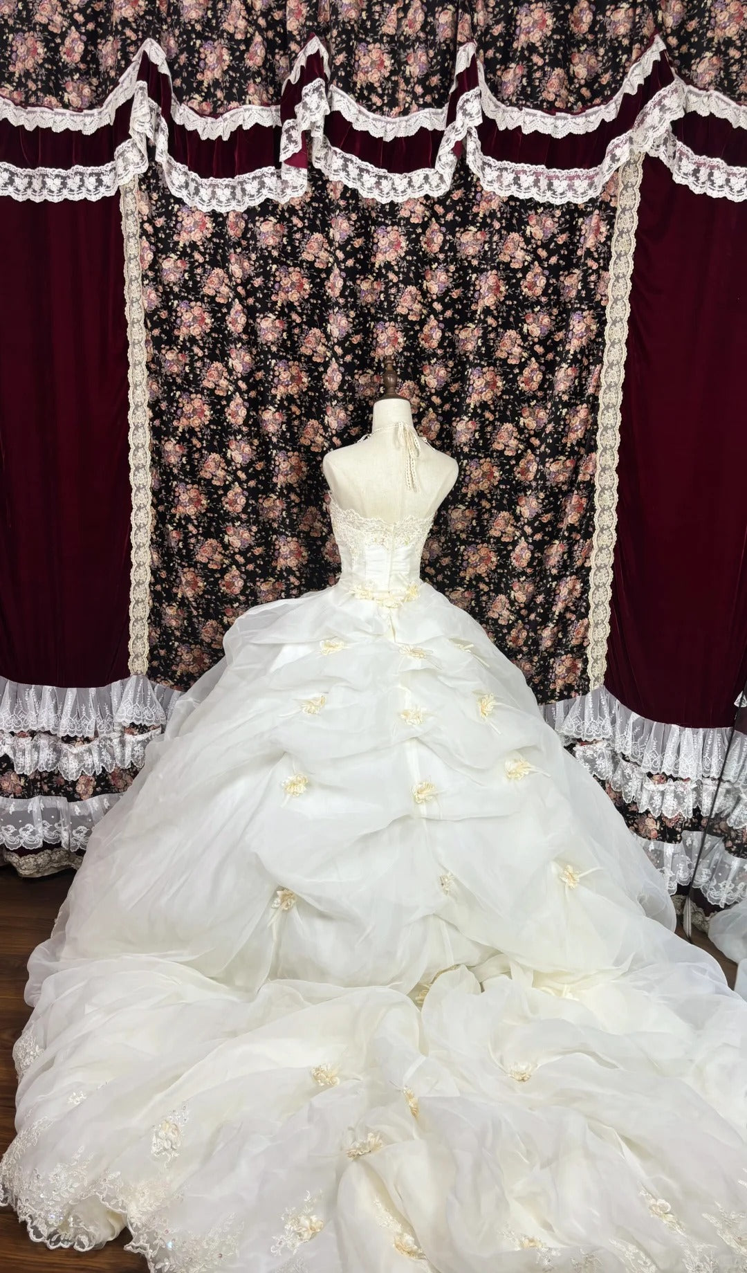 Graceful A-Line Strapless Applique Bridal Gowns Beaded Sequins Handmade Flowers Wedding Dress AP2539