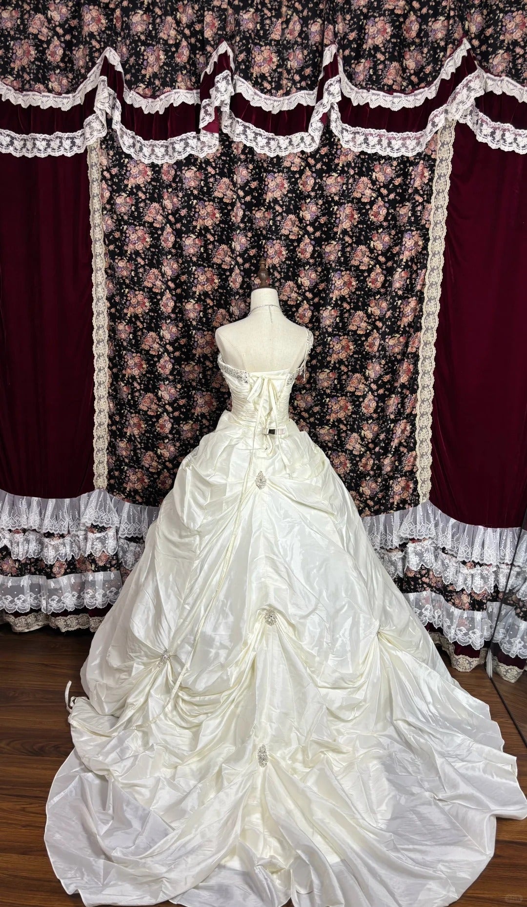 Glamorous A-Line One Shoulder Bridal Gowns Beaded Sequins Rhinestone Wedding Dress AP2540