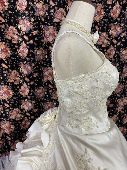 Gorgeous A-Line Spaghetti Strap Bridal Gowns Beaded Sequins Handmade Flowers Wedding Dress AP2548