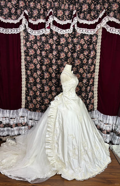 Gorgeous A-Line Spaghetti Strap Bridal Gowns Beaded Sequins Handmade Flowers Wedding Dress AP2548