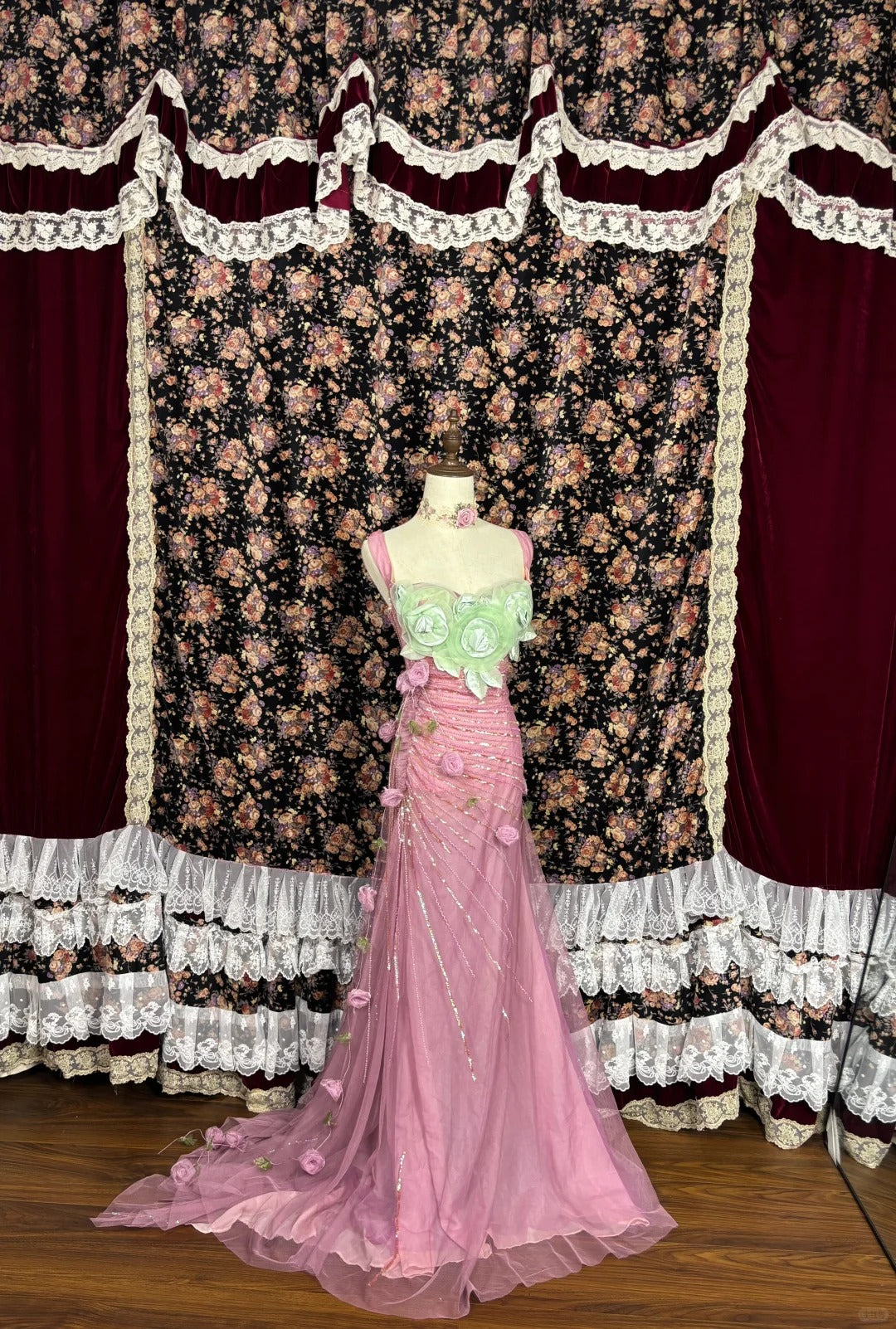 Romantic Spaghetti Strap Sheath Ruched Evening Gowns Sequins Beading Handmade Flowers Prom Dress AP2550