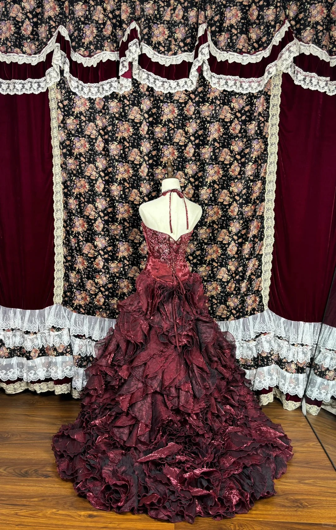 Unique Halter Neck A-Line Ruffled Evening Gowns Beaded Sequins Red Prom Dress AP2556