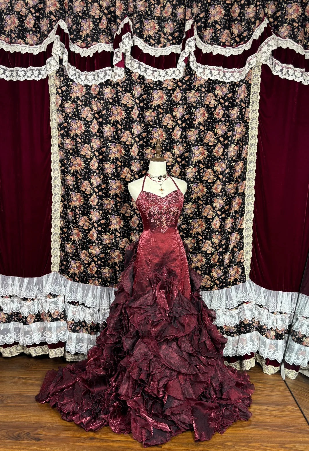 Unique Halter Neck A-Line Ruffled Evening Gowns Beaded Sequins Red Prom Dress AP2556