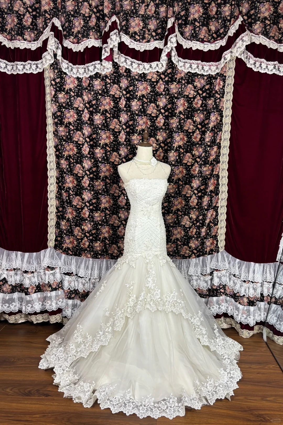 Romantic Strapless Mermaid Bridal Gowns Sequins Appliques Beading Wedding Dress AP2557