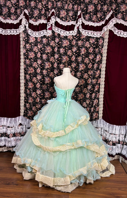 Chic A-Line Strapless Evening Dresses Tiered Tulle Handmade Flowers Sequins Prom Dress AP2560