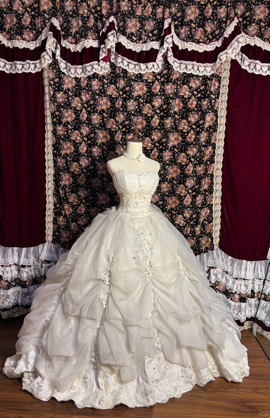 Vintage Strapless A-Line Ruched Bridal Gowns Crystals Beaded Sequins Applique Wedding Dress AP2570