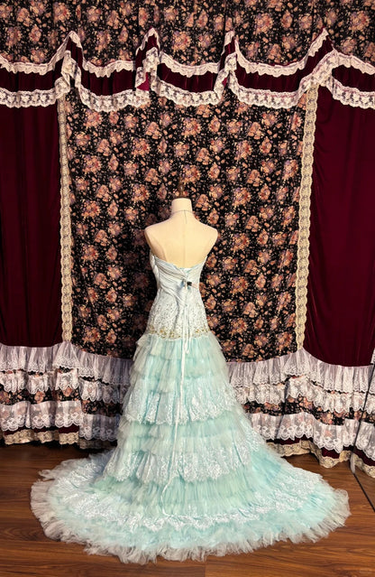 Dreamy A-Line Strapless Tiered Evening Dresses Sequins Beaded Crystals Prom Dress AP2573