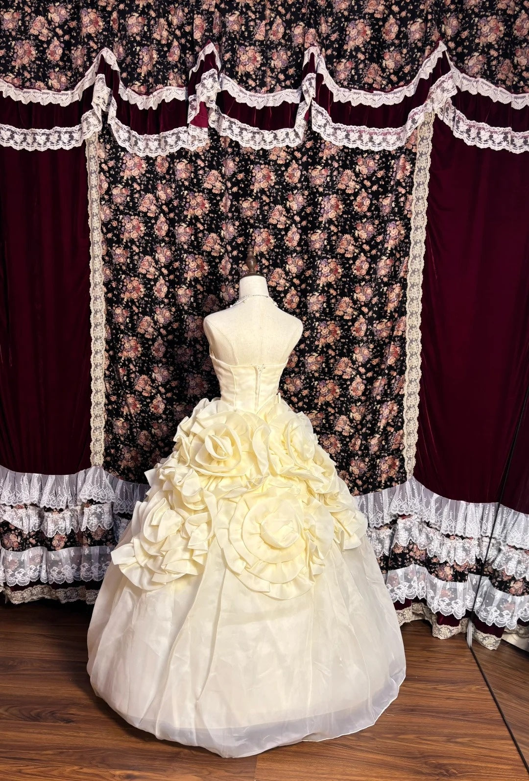 Charming A-Line Strapless Evening Gowns Handmade Flower Beaded Prom Dress AP2587