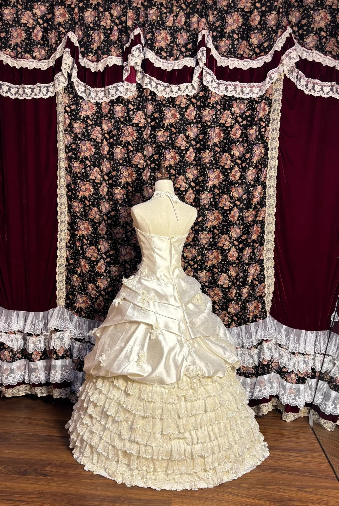 Chic Halter Neck A-Line Tiered Evening Gowns Beading Sequins Applique Prom Dress AP2592