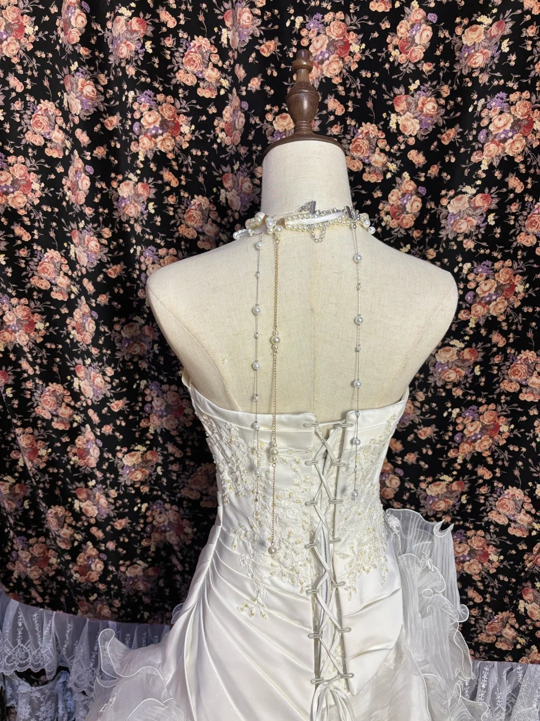 Artistic Strapless Ruffles Mermaid Bridal Gowns Beaded Sequins Appliques Pleated Wedding Dress AP2602