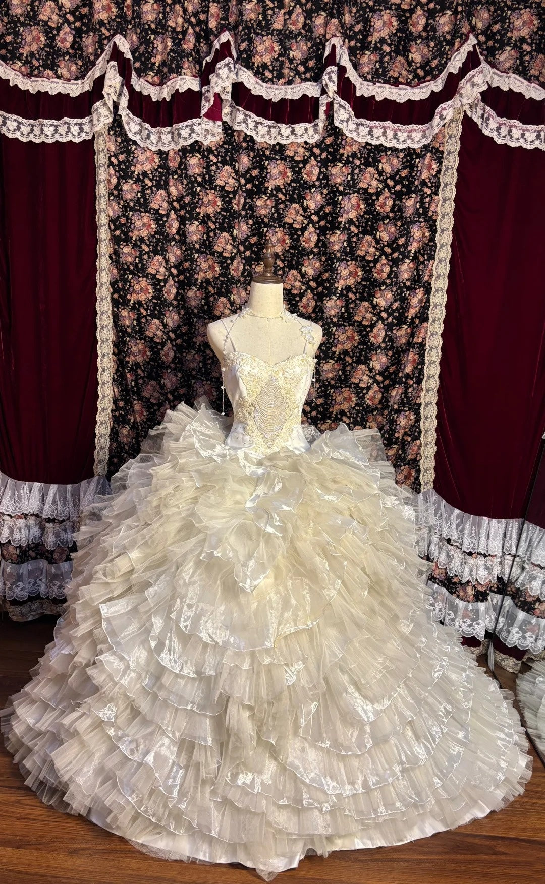 Gorgeous A-Line Spaghetti Strap Bridal Gowns Sequins Crystal Appliques Beading Wedding Dress AP2608