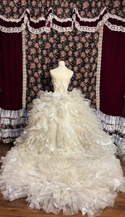 Gorgeous A-Line Spaghetti Strap Bridal Gowns Sequins Crystal Appliques Beading Wedding Dress AP2608