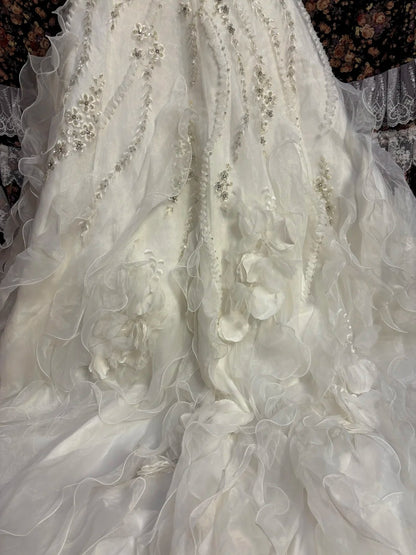 Dramatic Strapless A-Line Bridal Gowns Sequins Crystal Beading 3D Flowers Wedding Dress AP2611