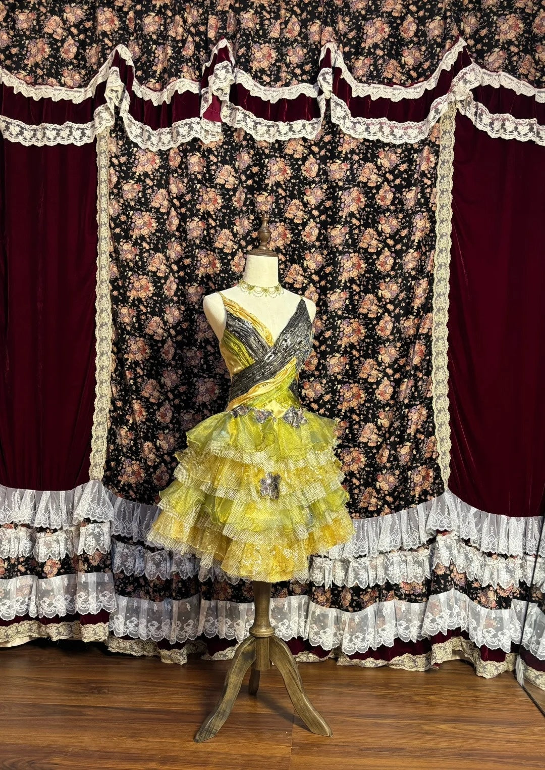 Fashionable A-Line Spaghetti Straps Birthday Dresses Sequins Appliques Tiered Homecoming Dress AP2616