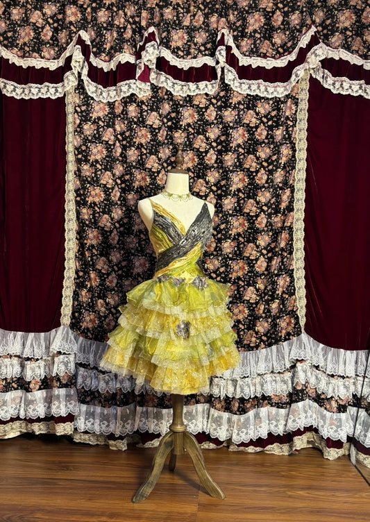 Fashionable A-Line Spaghetti Straps Birthday Dresses Sequins Appliques Tiered Homecoming Dress AP2616