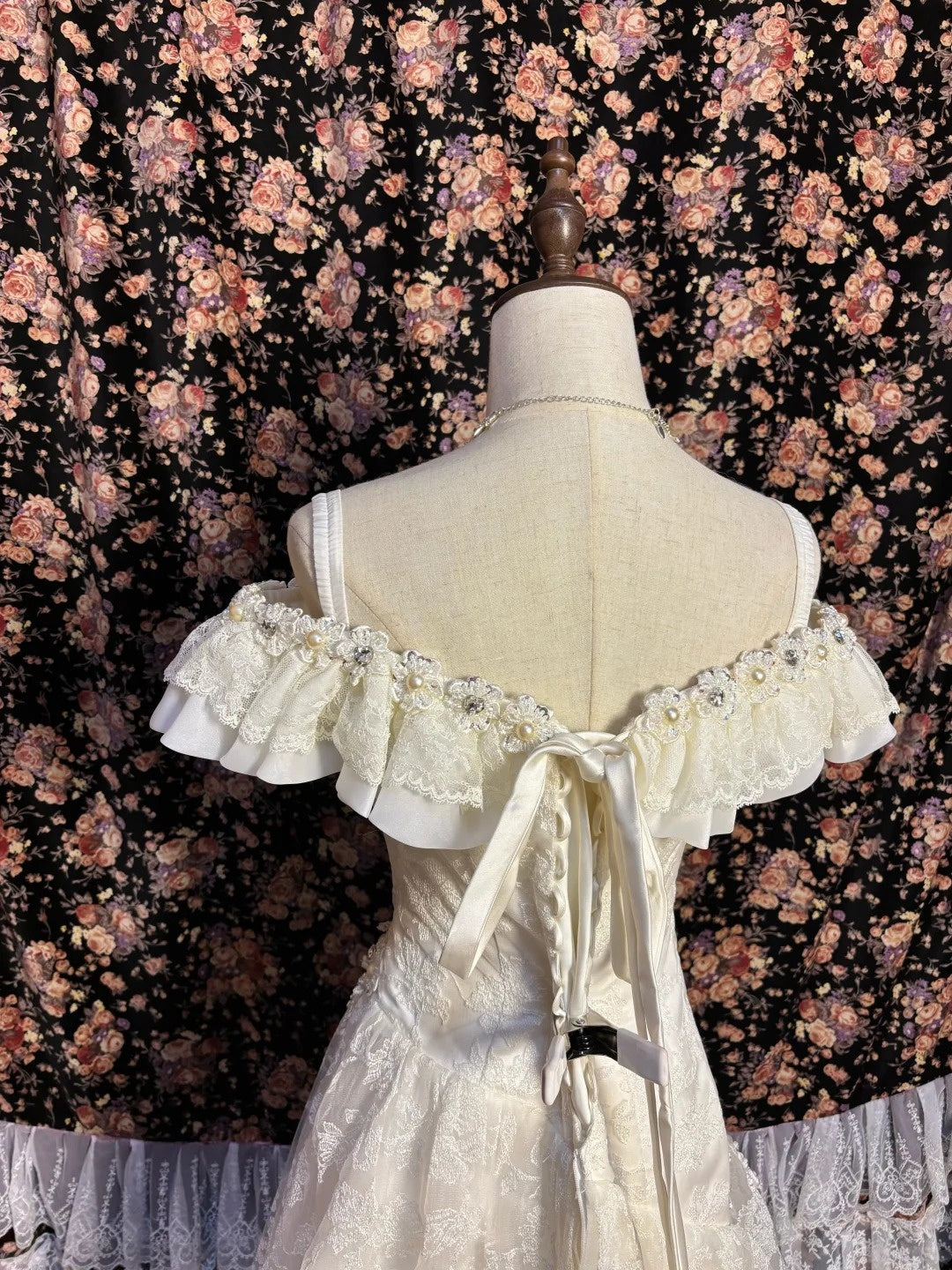 French Style A-Line Off-Shoulder Bridal Gowns Beaded Crystal Sequins Pearls Lace Wedding Dress AP2618