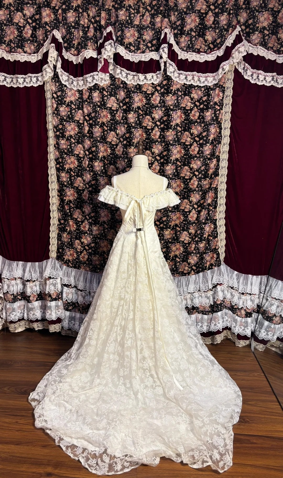 French Style A-Line Off-Shoulder Bridal Gowns Beaded Crystal Sequins Pearls Lace Wedding Dress AP2618