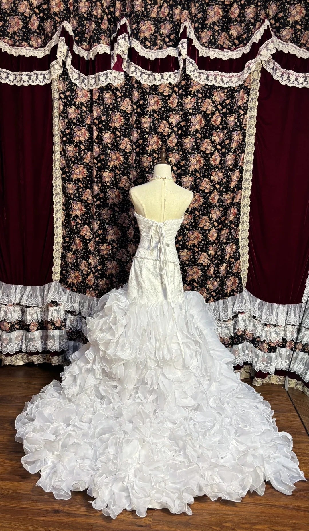 Chic Strapless Mermaid Bridal Gowns Crystals Sequins Appliques Beading Wedding Dress AP2624