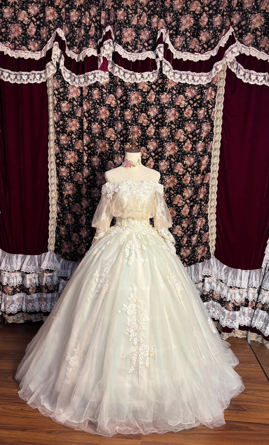 Luxury Off-Shoulder A-Line Evening Gowns Appliques Sequins Beading Long Sleeve Prom Dress AP2626