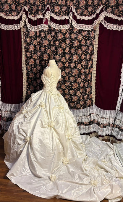 Vintage A-Line Spaghetti Strap Bridal Gowns Beading Handmade Flowers Wedding Dress AP2633