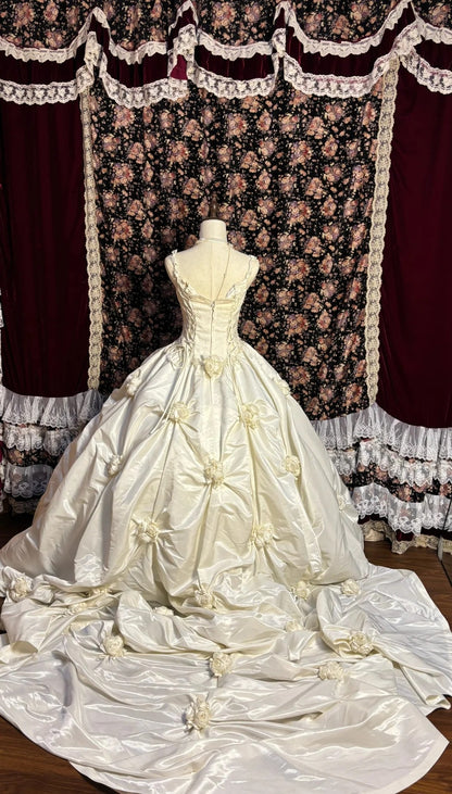 Vintage A-Line Spaghetti Strap Bridal Gowns Beading Handmade Flowers Wedding Dress AP2633