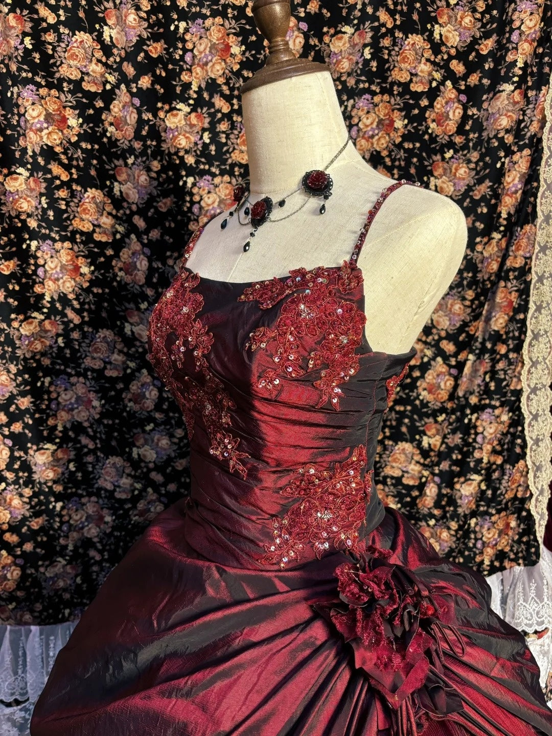 Ethereal Spaghetti Strap A-Line Prom Dress Red Sequins Handmade Flowers Applique Formal Dresses AP2636