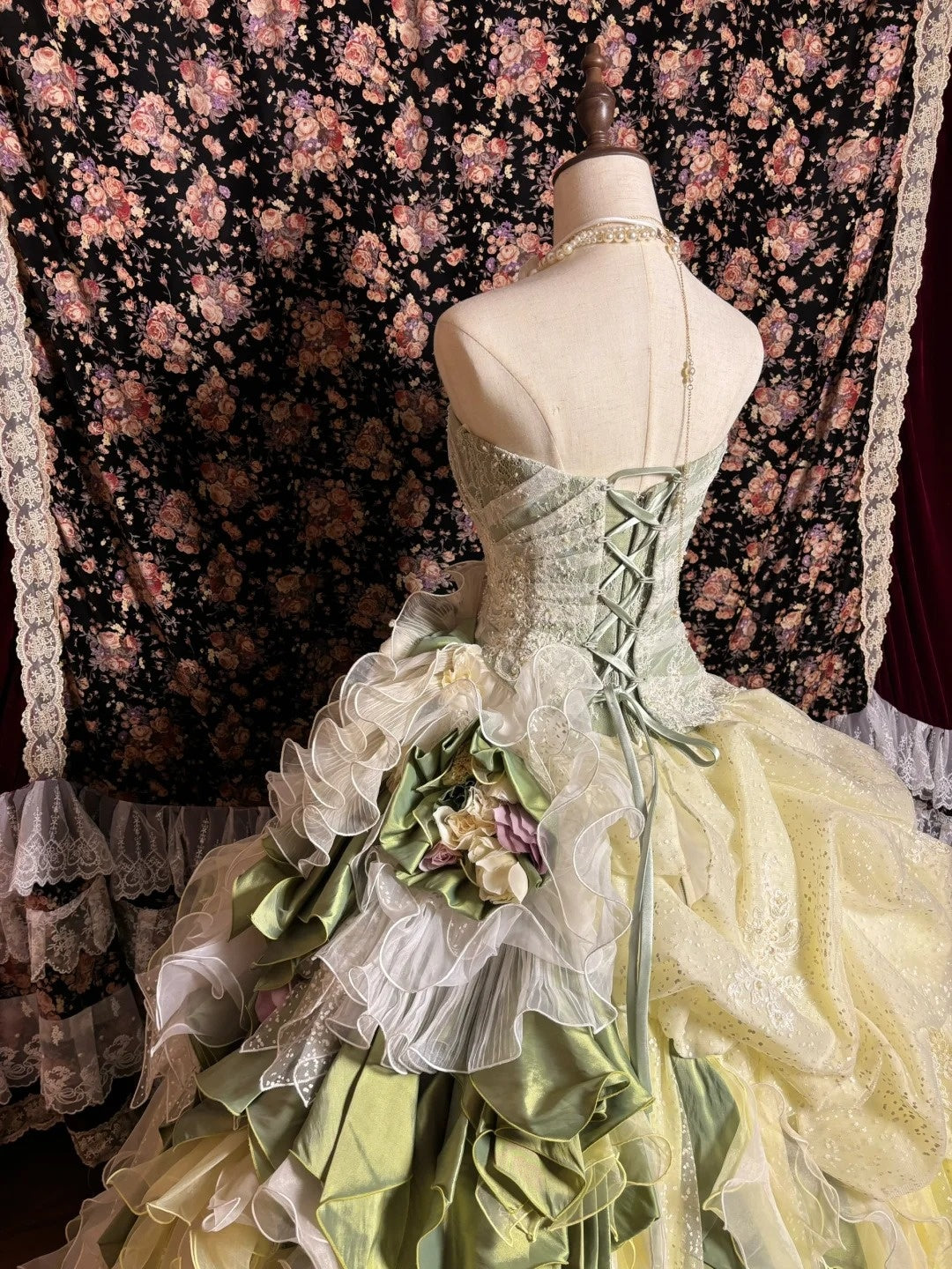 Alluring Strapless A-Line Evening Dresses Tiered Tulle Sequins Beaded Handmade Flowers Prom Dress AP2637