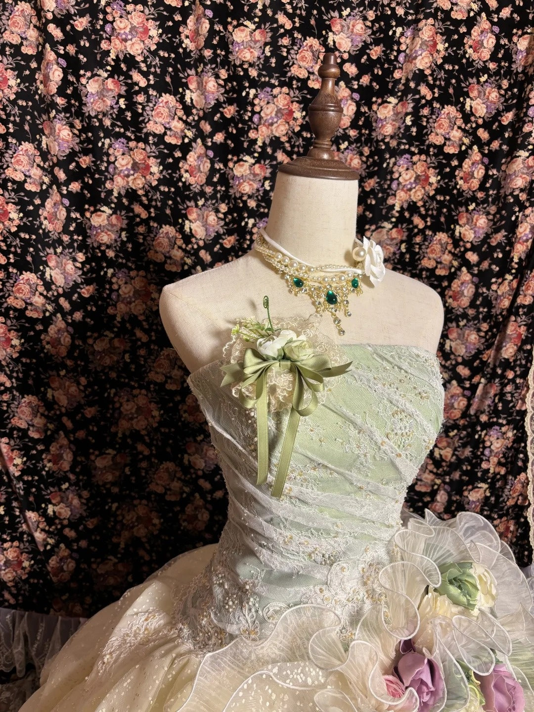 Alluring Strapless A-Line Evening Dresses Tiered Tulle Sequins Beaded Handmade Flowers Prom Dress AP2637