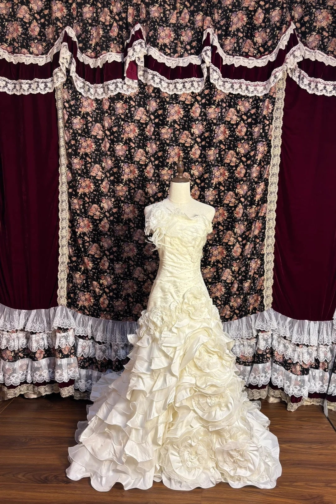 Sheen One-Shoulder Mermaid Bridal Gowns Ruffled Beaded Handmade Flowers Seqins Wedding Dress AP2638