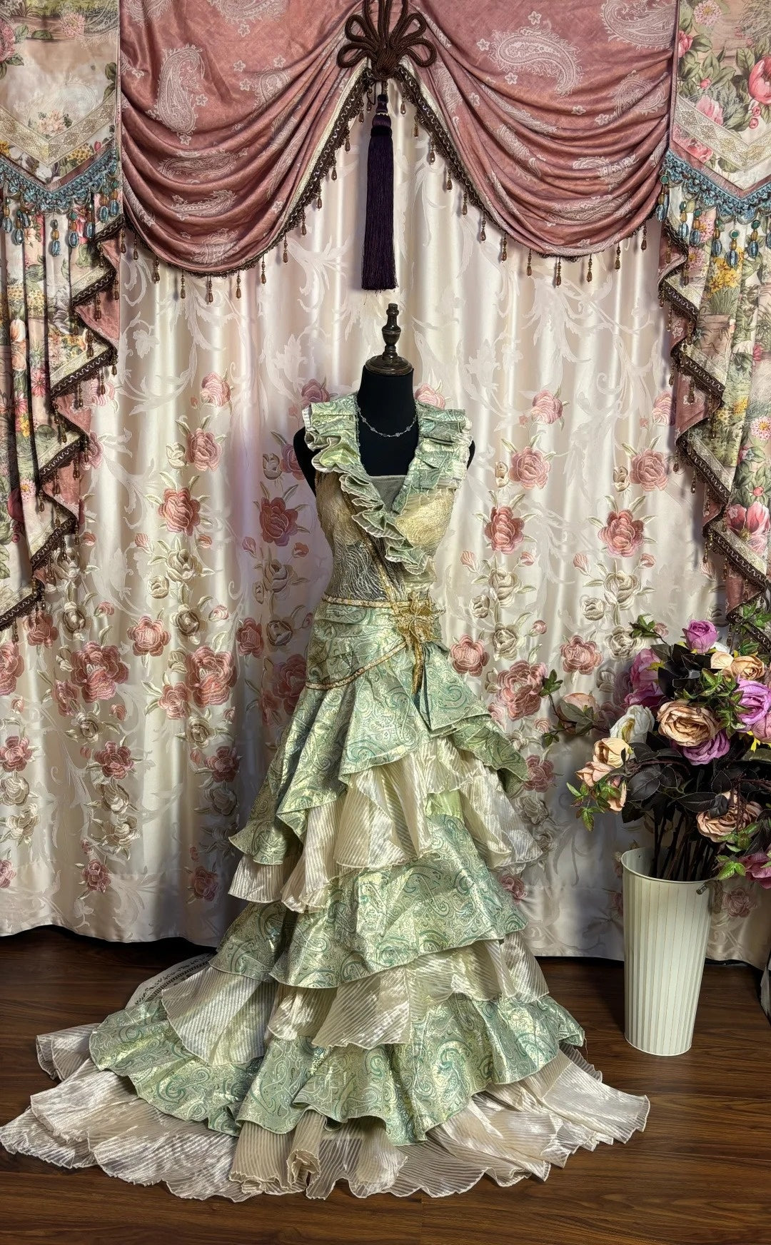 Fashionable Mermaid Ruffled Halter Neck Formal Dresses Backless Beading Sequins Tiered Prom Dress AP2646