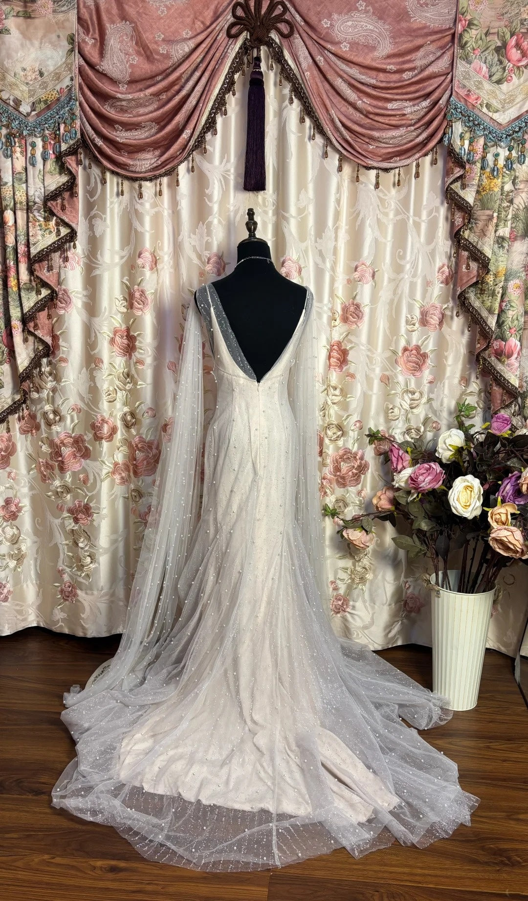 Minimalist V Neck Mermaid Bridal Gowns Pearls Sequins Appliques Wedding Dress AP2648