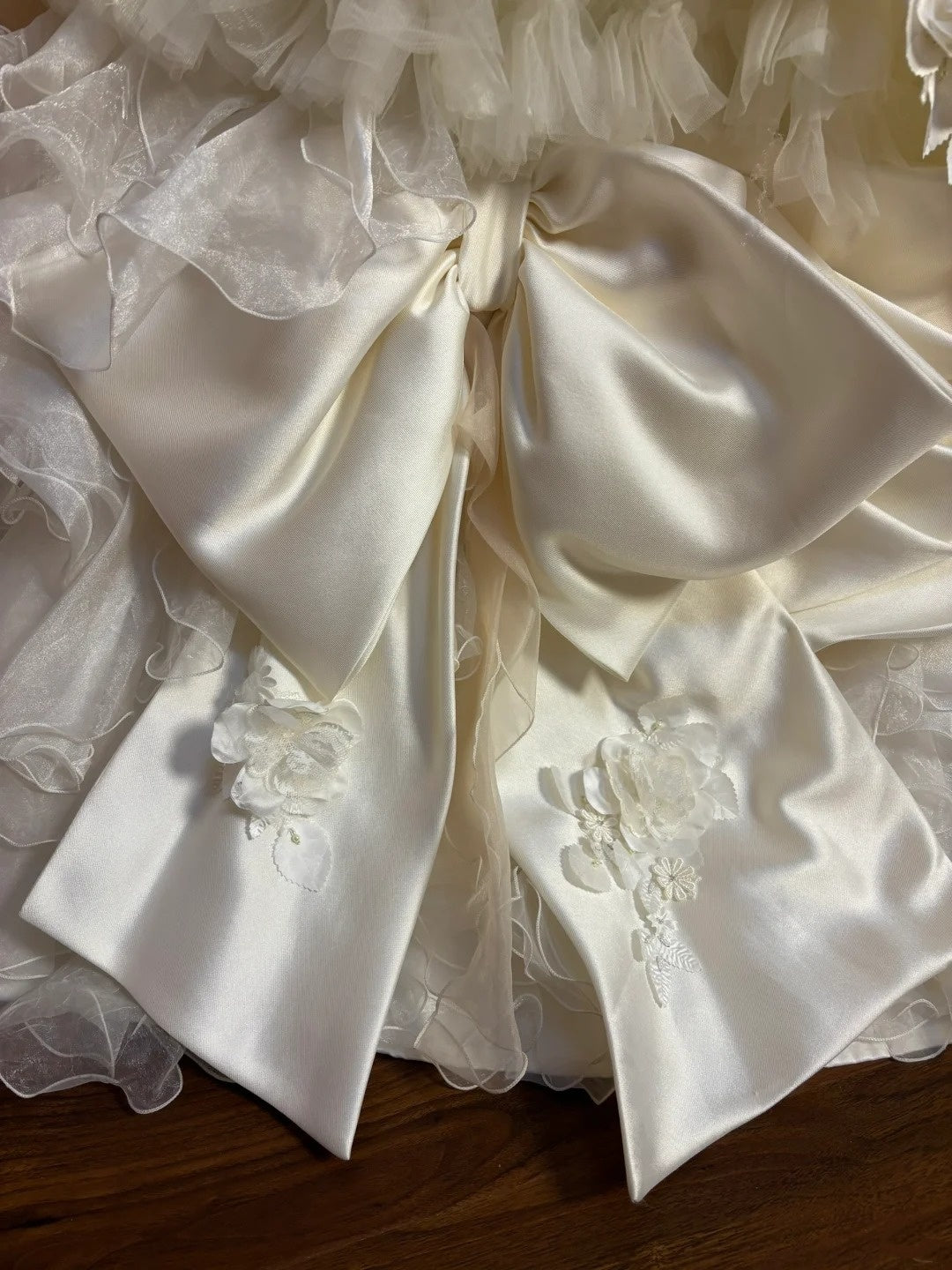 Fabulous A-Line Strapless Bridal Gowns Beading Bow Appliques Wedding Dress AP2653