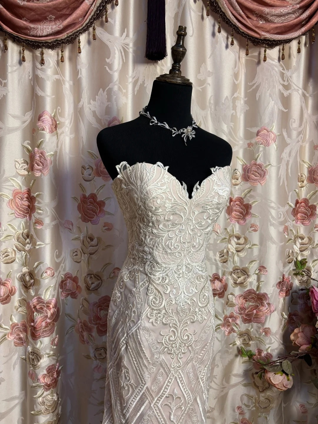 Minimalist Style Strapless Mermaid Bridal Gowns Appliques Lace Wedding Dress AP2659