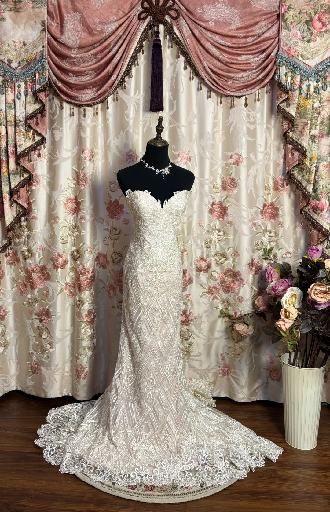 Minimalist Style Strapless Mermaid Bridal Gowns Appliques Lace Wedding Dress AP2659