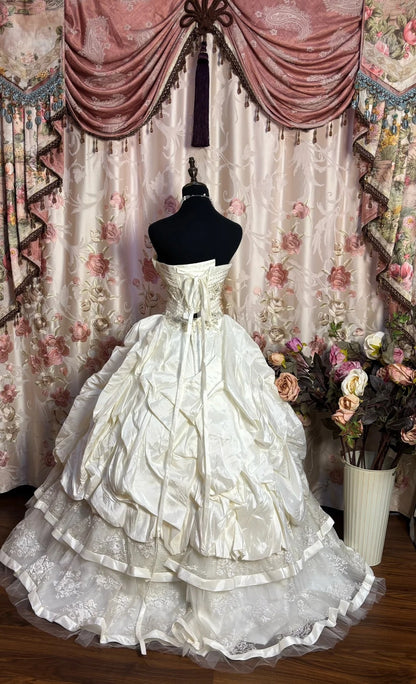 Graceful A-Line Strapless Tiered Bridal Gowns Beaded Crystals Sequins Appliques Wedding Dress AP2660