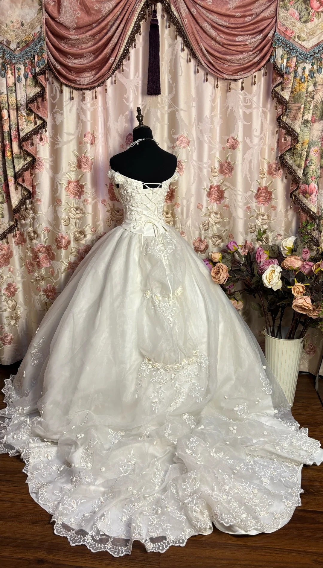 Classical Off-Shoulder Bridal Gowns A-Line 3D Flowers Beading Appliques Sequins Wedding Dress AP2662