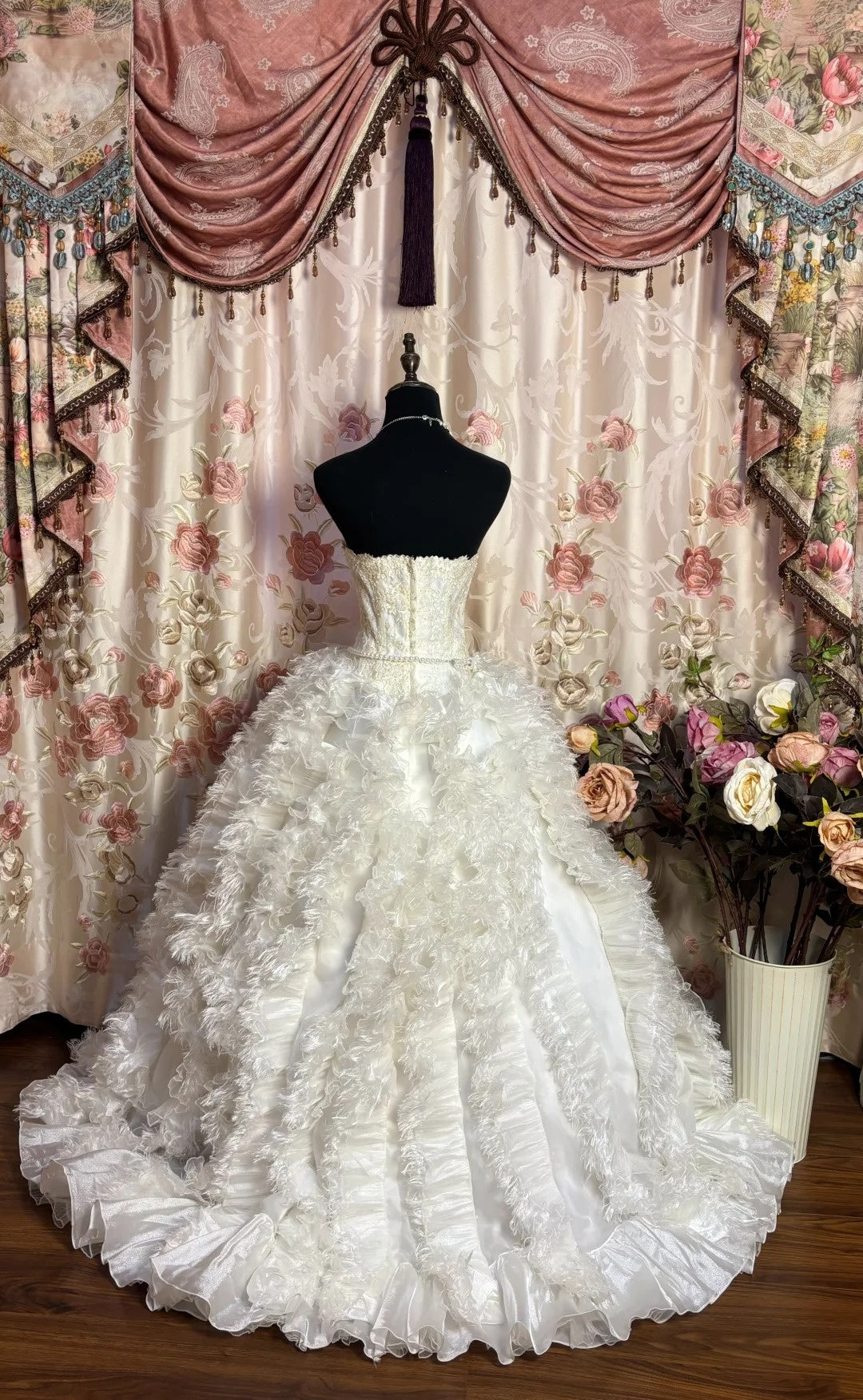 Fantastic A-Line Strapless Ruffled Bridal Gowns Beading Sequins Appliques Feather Wedding Dress AP2663