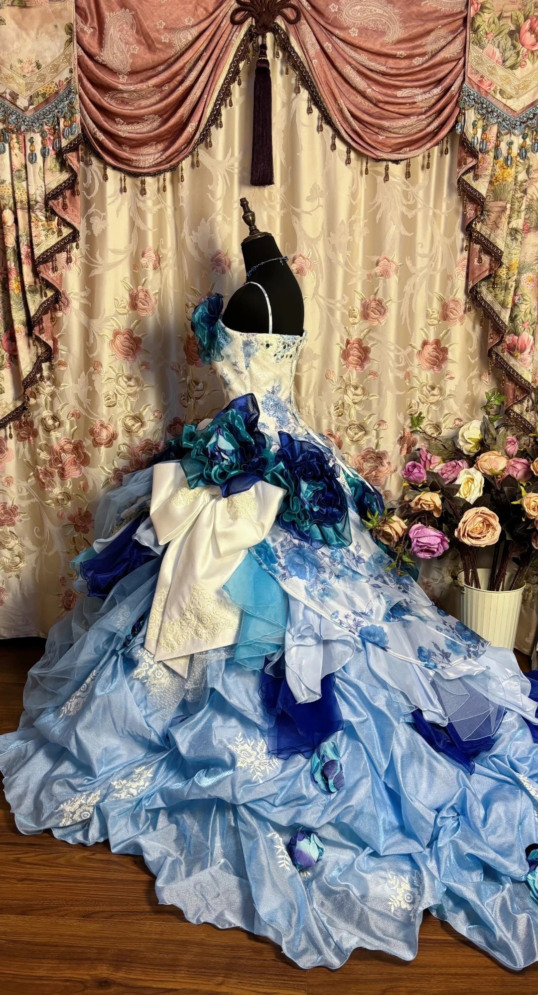 Vintage Spaghetti Strap A-Line Prom Dress Sequins Handmade Flowers Bow Appliques Beaded Formal Dresses AP2666