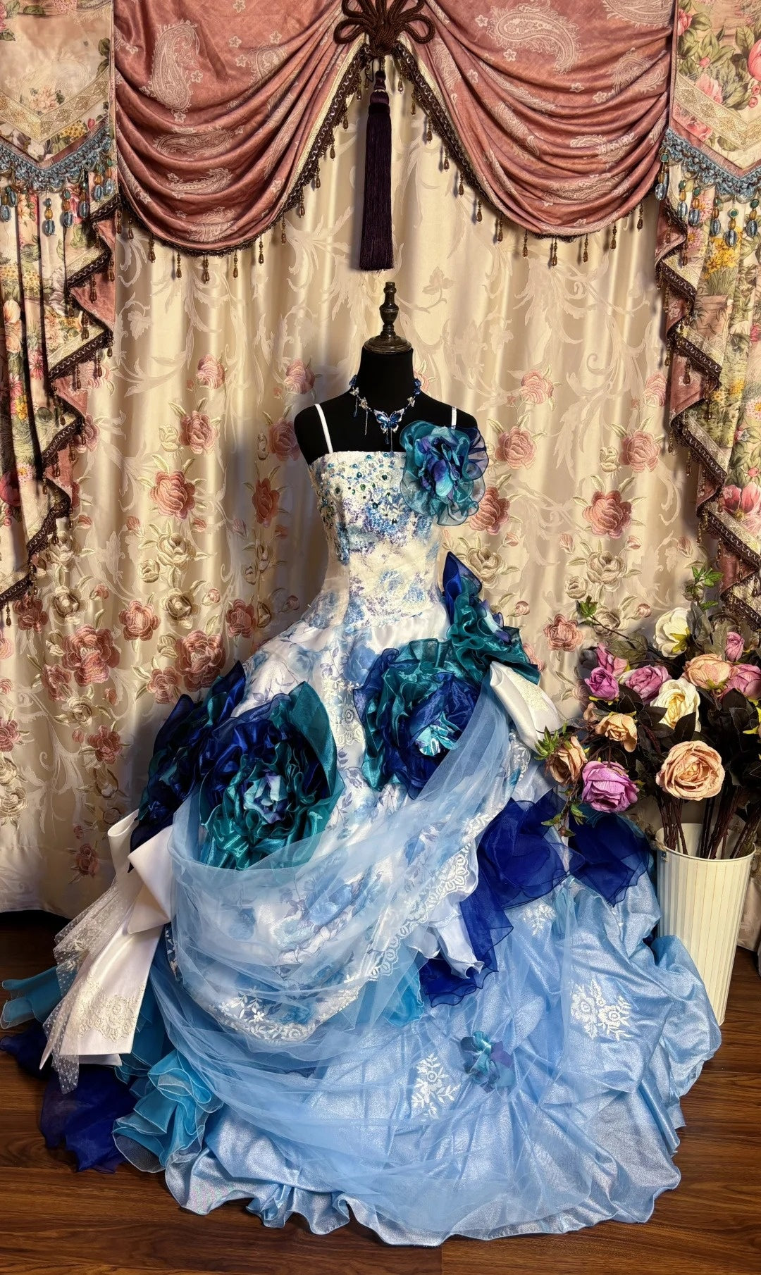 Vintage Spaghetti Strap A-Line Prom Dress Sequins Handmade Flowers Bow Appliques Beaded Formal Dresses AP2666