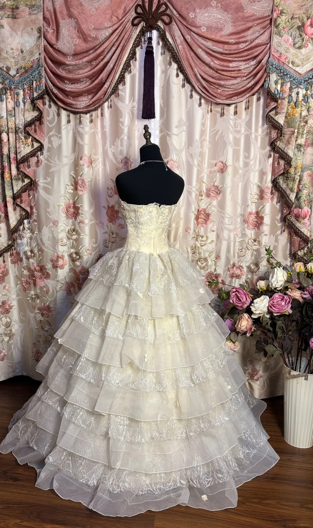 Tiered A-Line Strapless Bridal Gowns Appliques Sequins Beading Wedding Dress AP2673