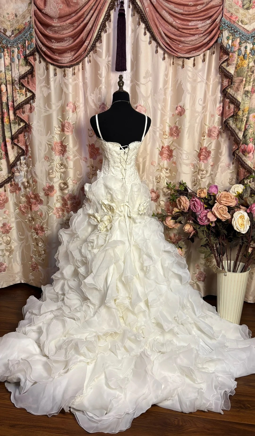 Glam Ruffled A-Line Spaghetti Strap Bridal Gowns With Slit  Sequins Beading Appliques Wedding Dress AP2677