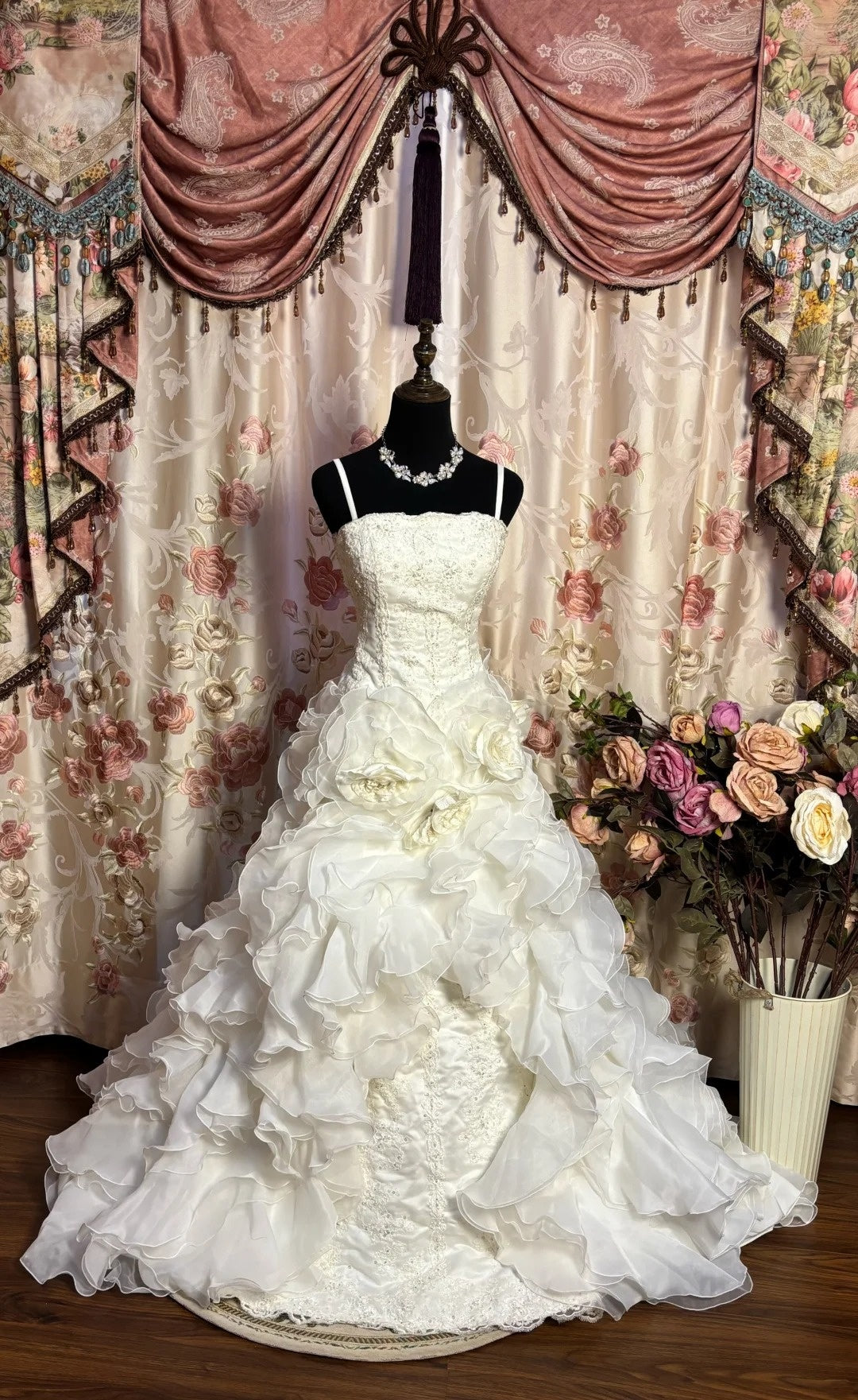 Glam Ruffled A-Line Spaghetti Strap Bridal Gowns With Slit  Sequins Beading Appliques Wedding Dress AP2677