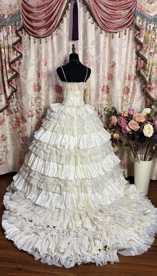 Novelty Spaghetti Strap Bridal Gowns A-Line Beading Bow Appliques Sequins Tiered Wedding Dress AP2681