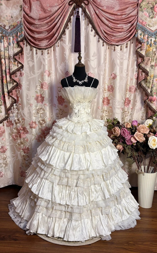 Novelty Spaghetti Strap Bridal Gowns A-Line Beading Bow Appliques Sequins Tiered Wedding Dress AP2681